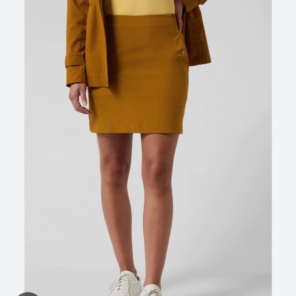 Athleta Womens Vienna Cargo Skort Skirt SZ 10 Mustard Yellow Hiking Camping Work